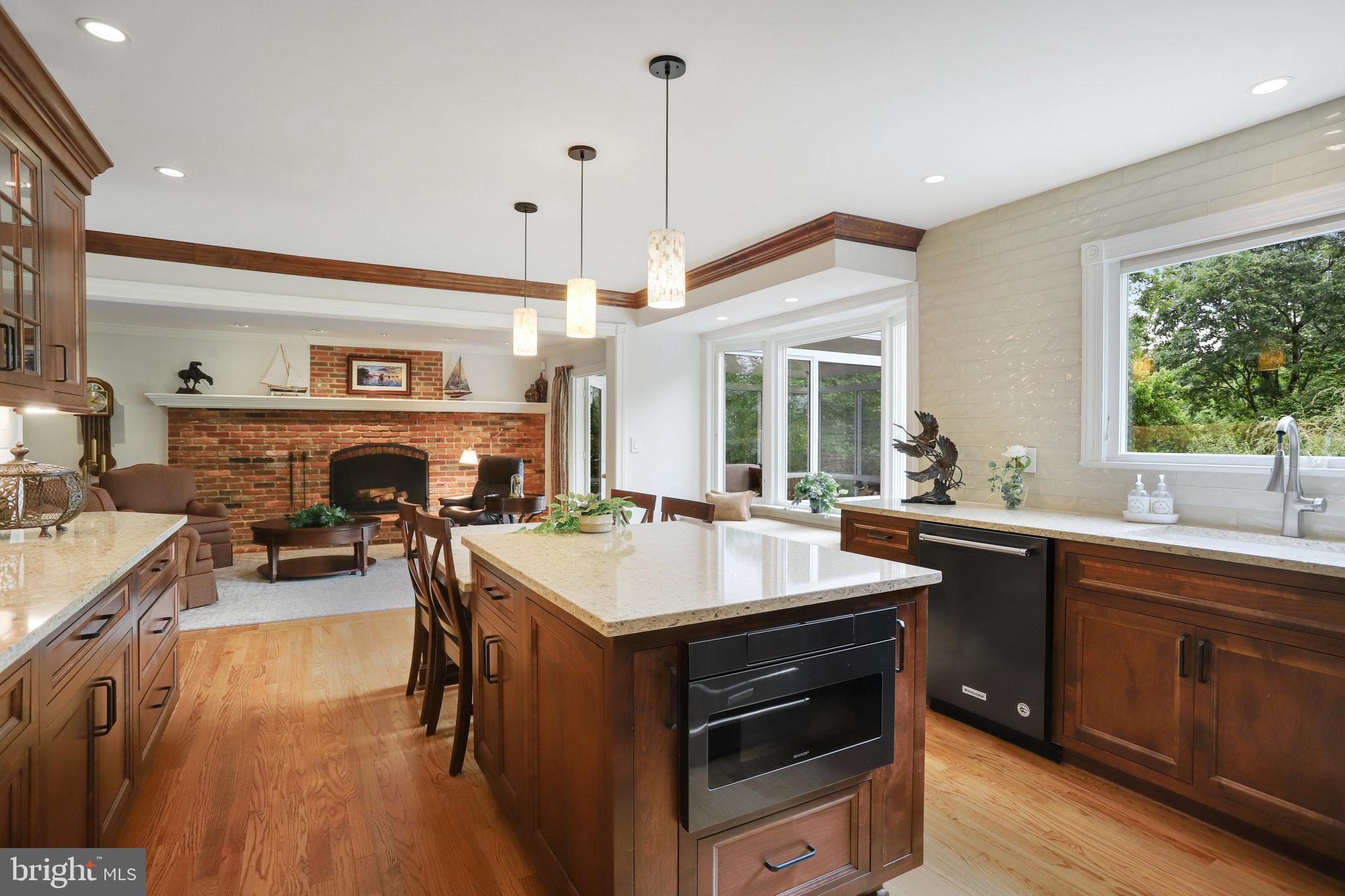 4004 Featherstone Pl