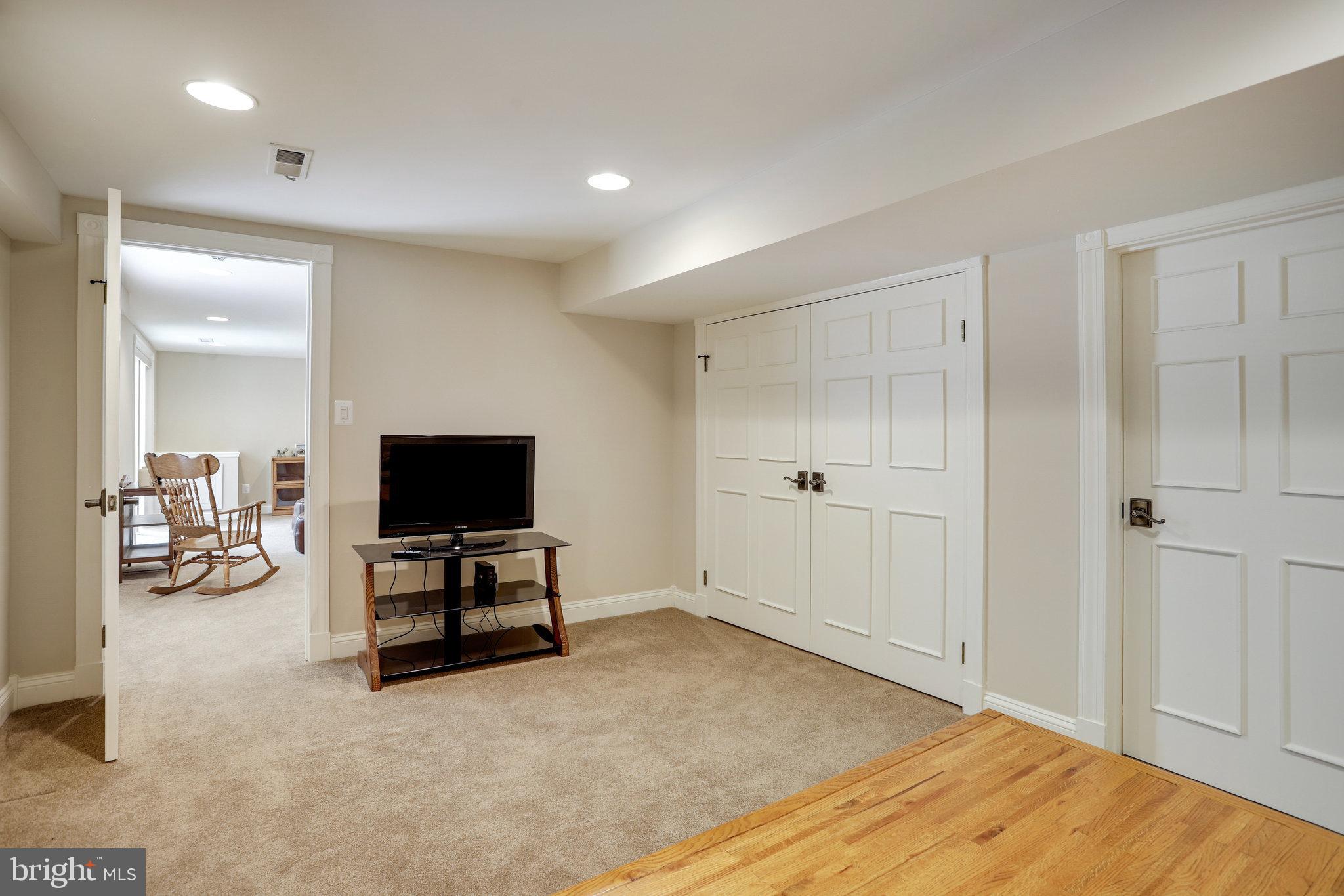 4004 Featherstone Pl