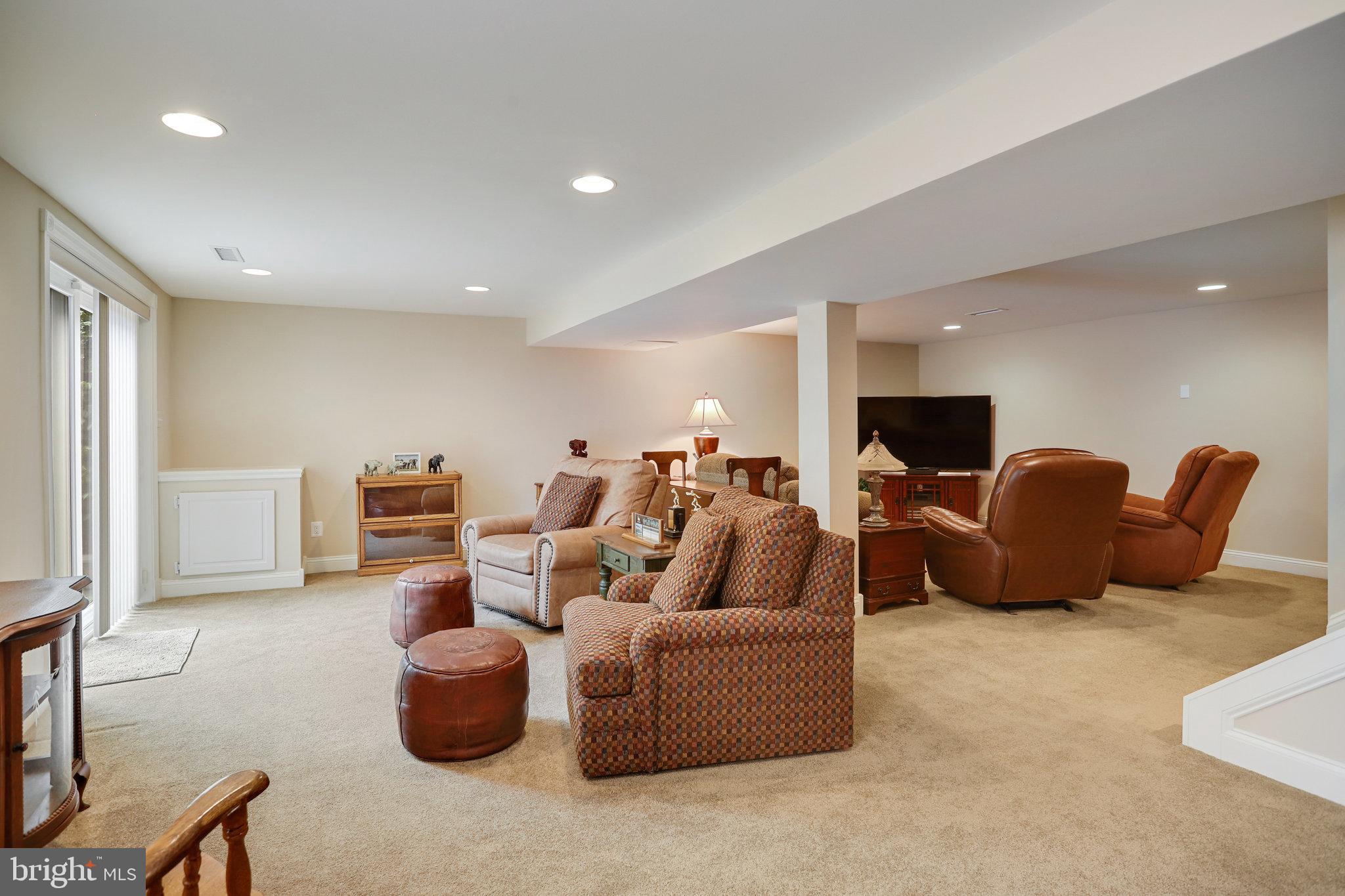 4004 Featherstone Pl