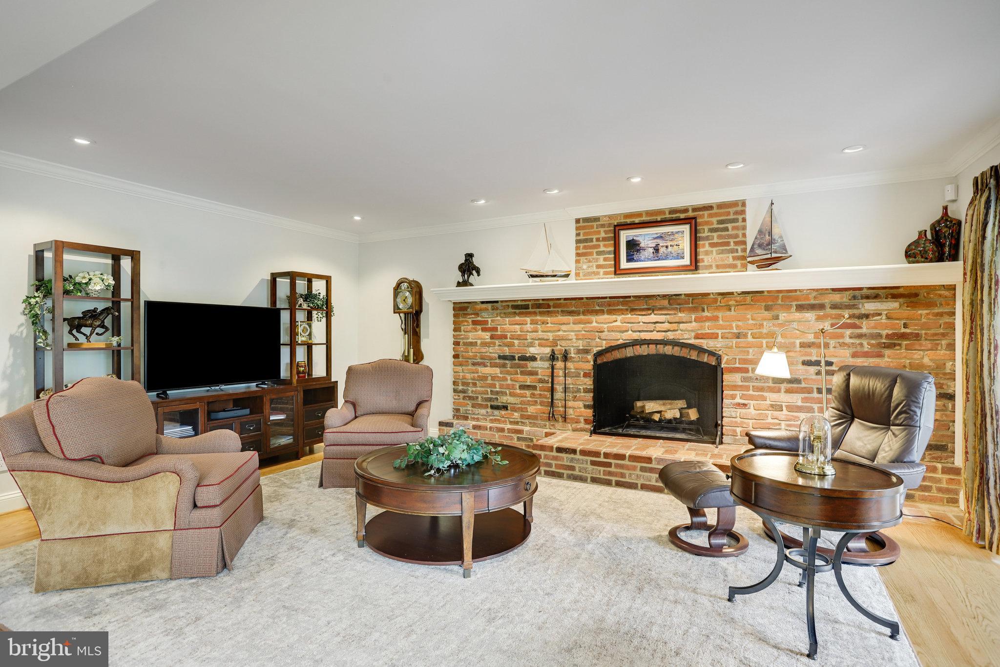 4004 Featherstone Pl