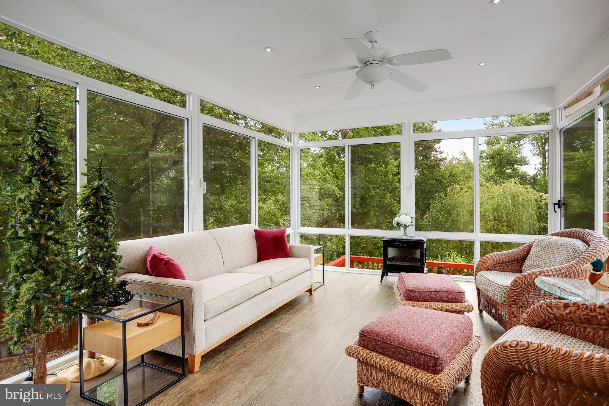 4004 Featherstone Pl