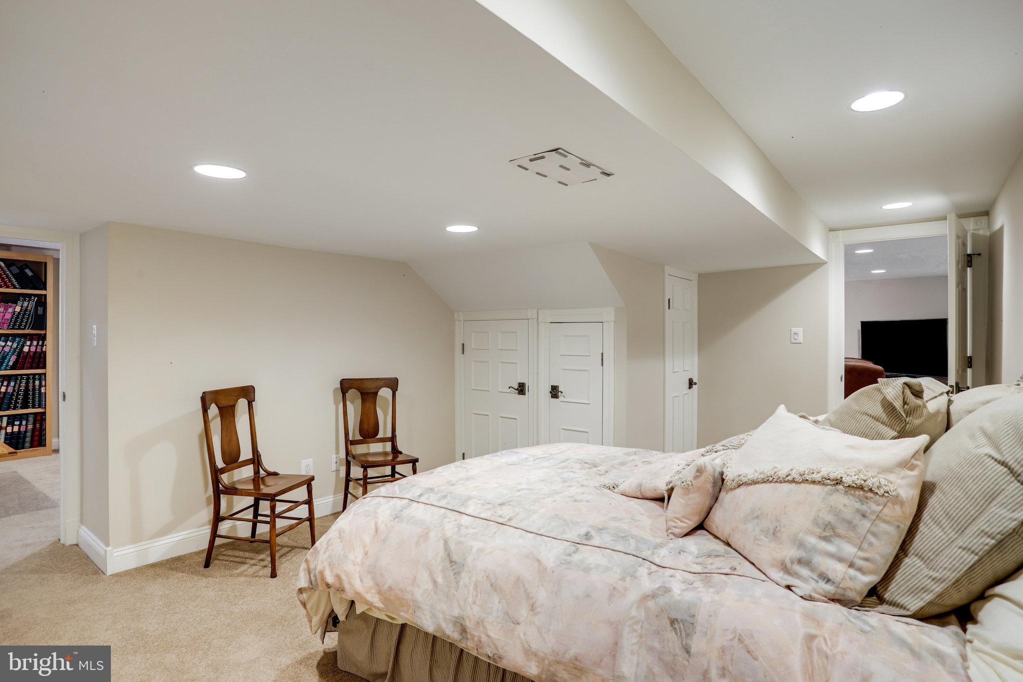 4004 Featherstone Pl