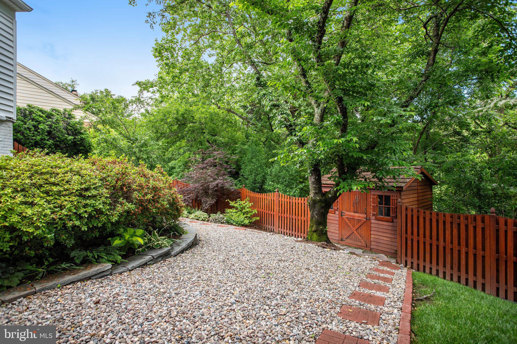 4004 Featherstone Pl