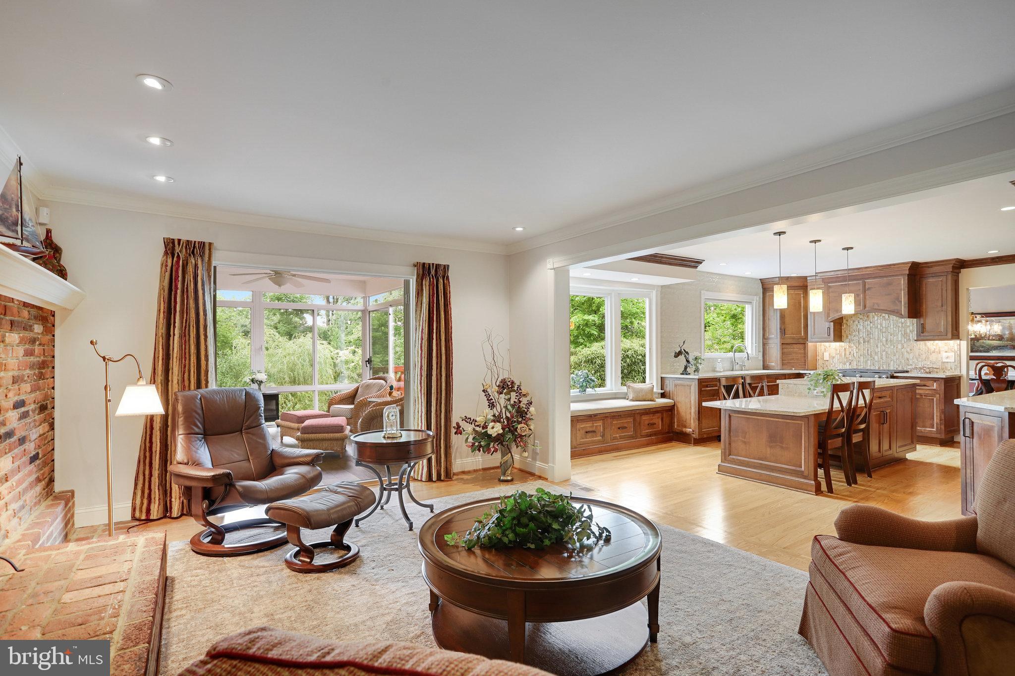 4004 Featherstone Pl