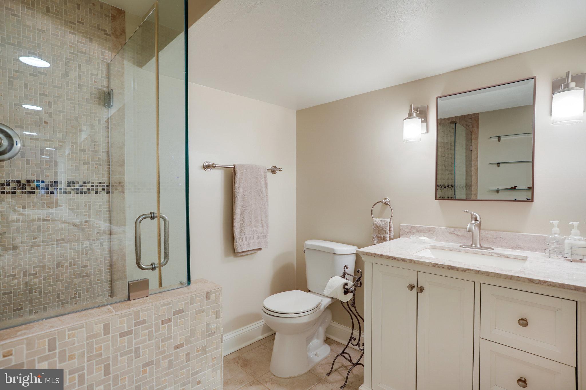 4004 Featherstone Pl