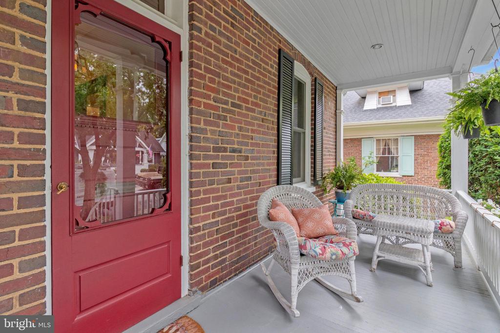 17 Cedar St