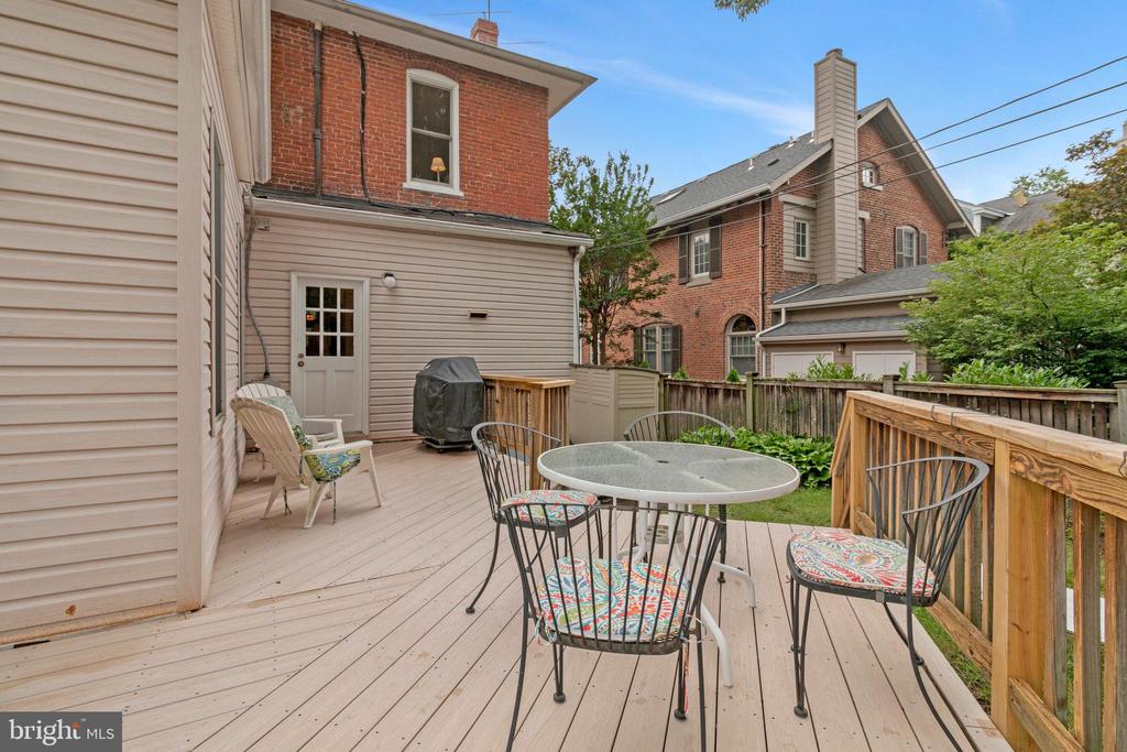 17 Cedar St