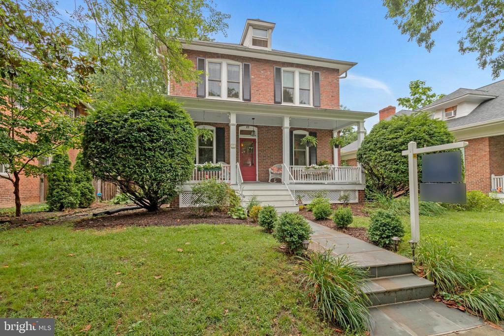 17 Cedar St