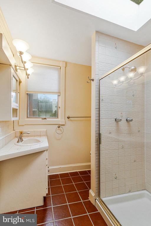 17 Cedar St