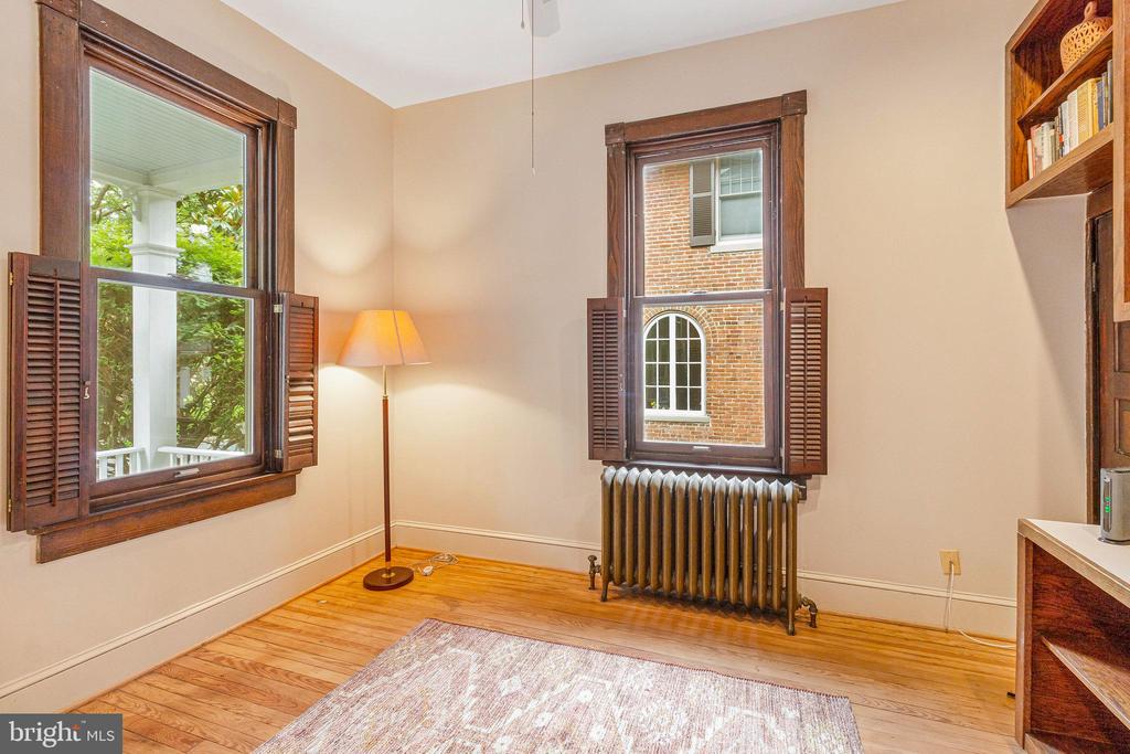 17 Cedar St