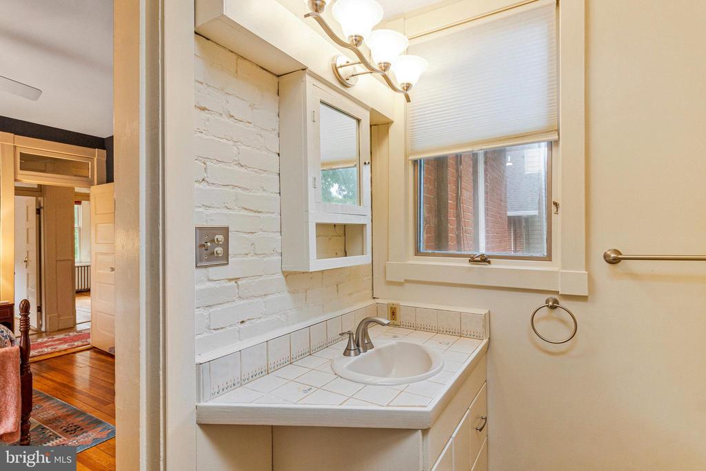 17 Cedar St