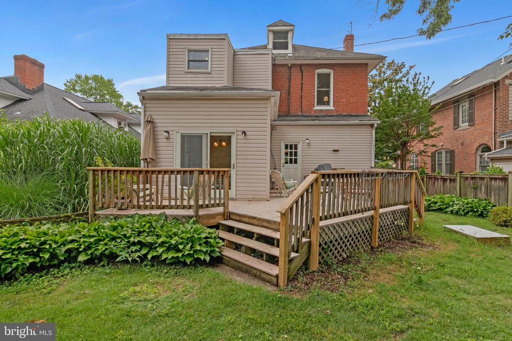 17 Cedar St