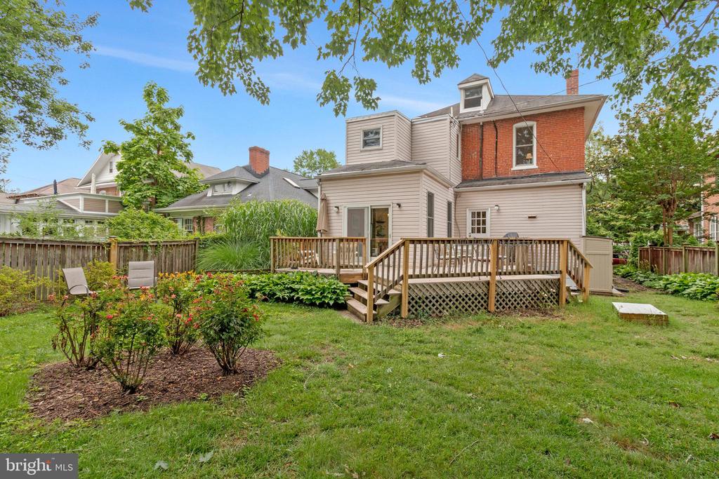 17 Cedar St