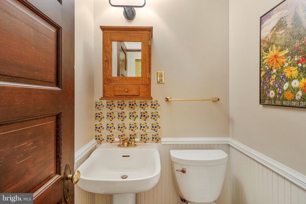 17 Cedar St