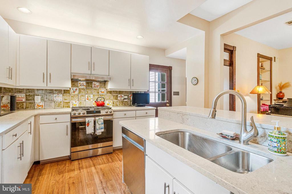 17 Cedar St