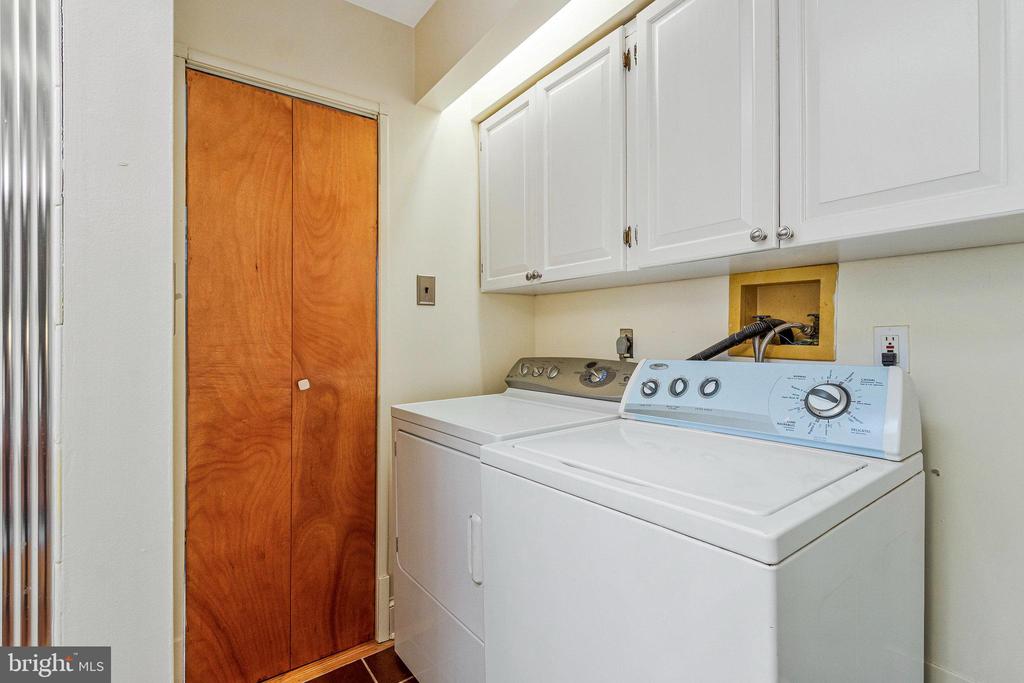 17 Cedar St