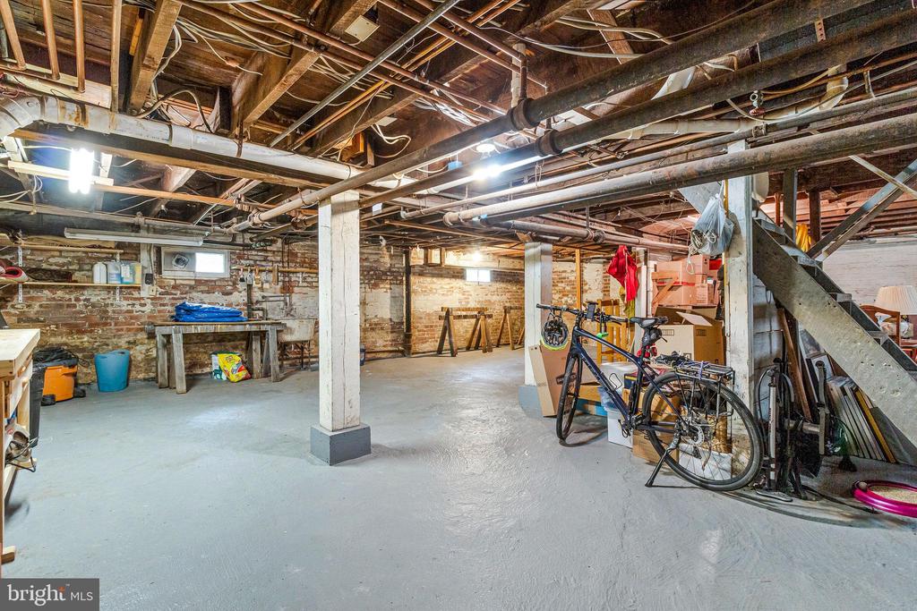 17 Cedar St