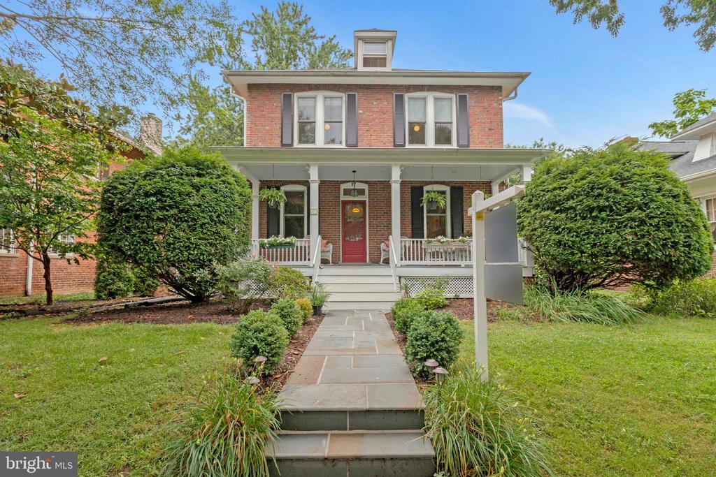 17 Cedar St