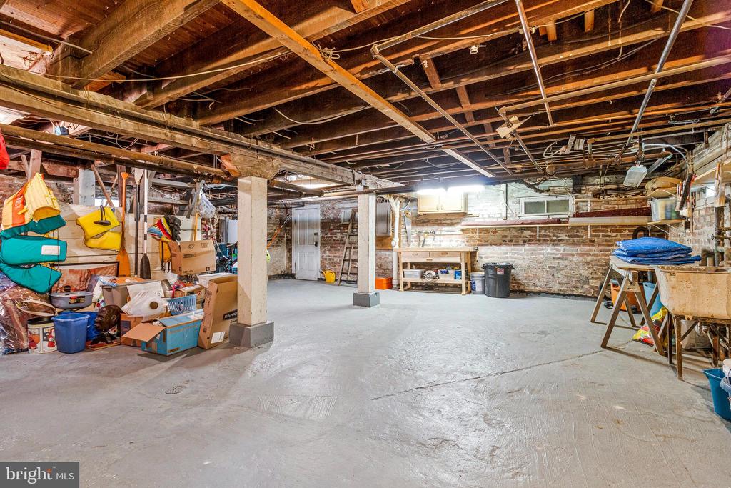 17 Cedar St