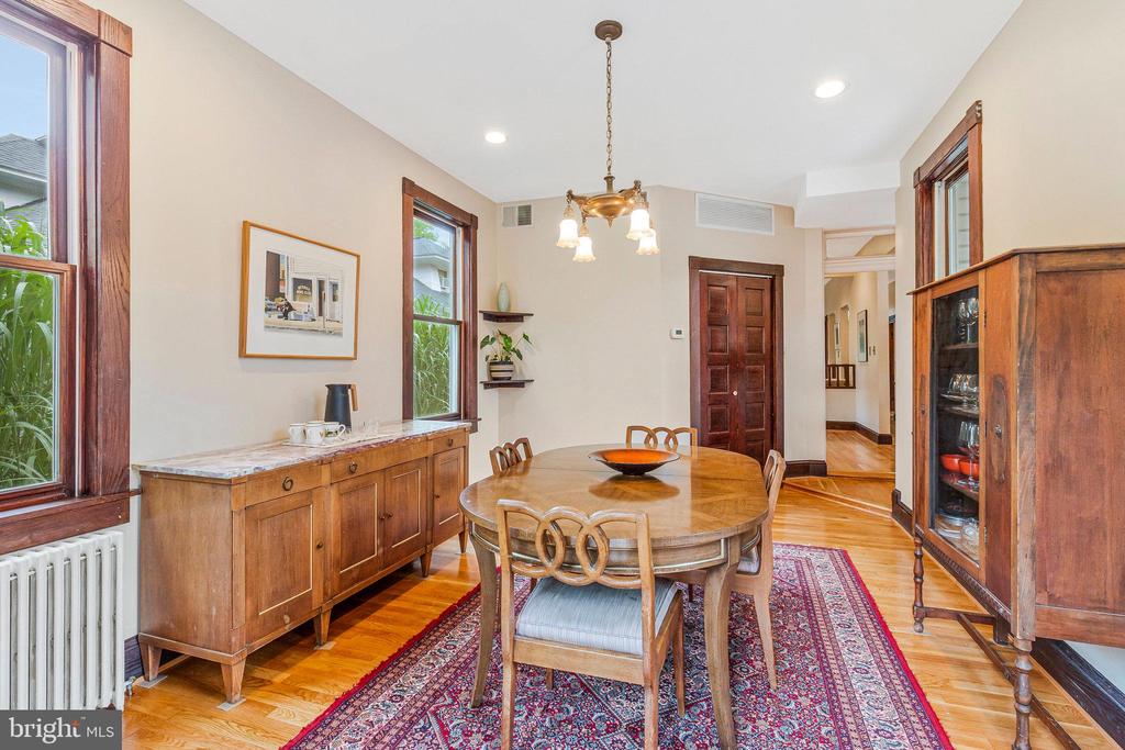 17 Cedar St