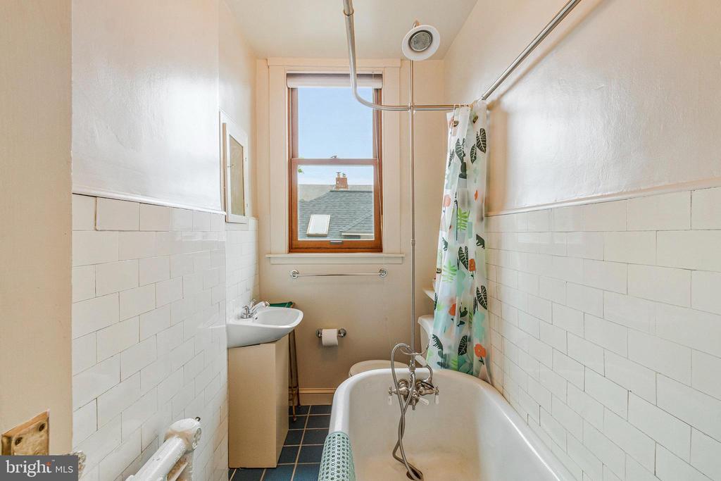 17 Cedar St