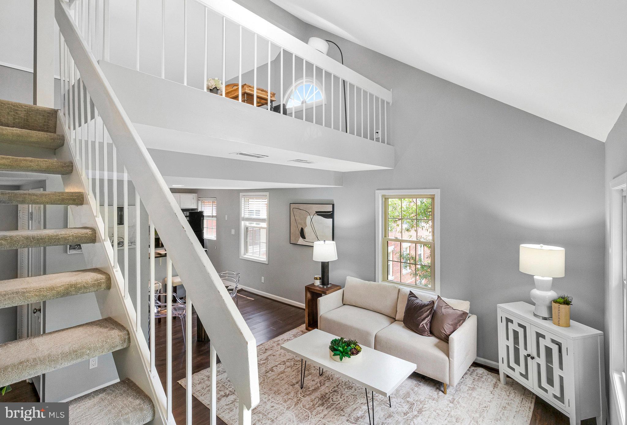 1307 E Abingdon Dr #4