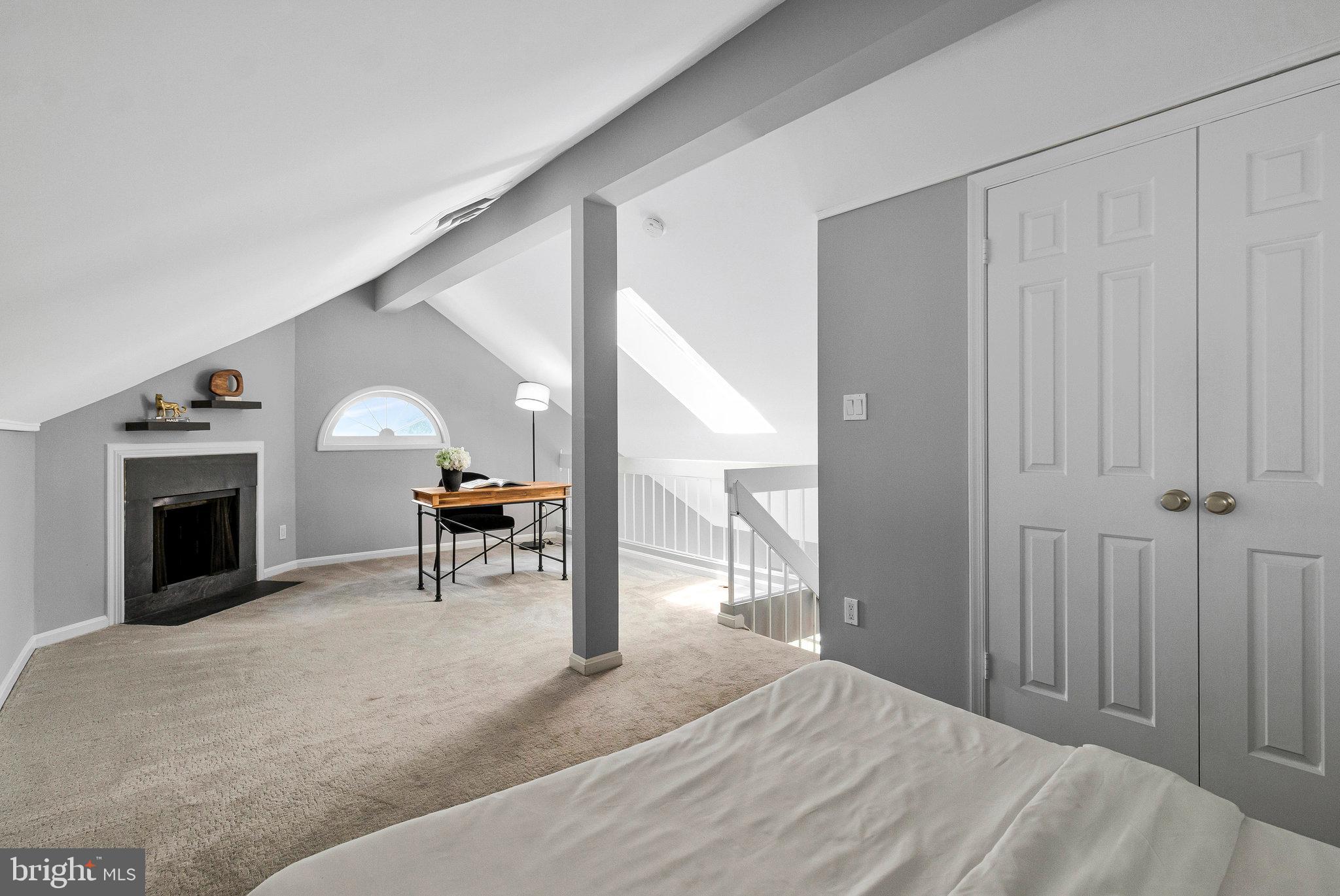 1307 E Abingdon Dr #4