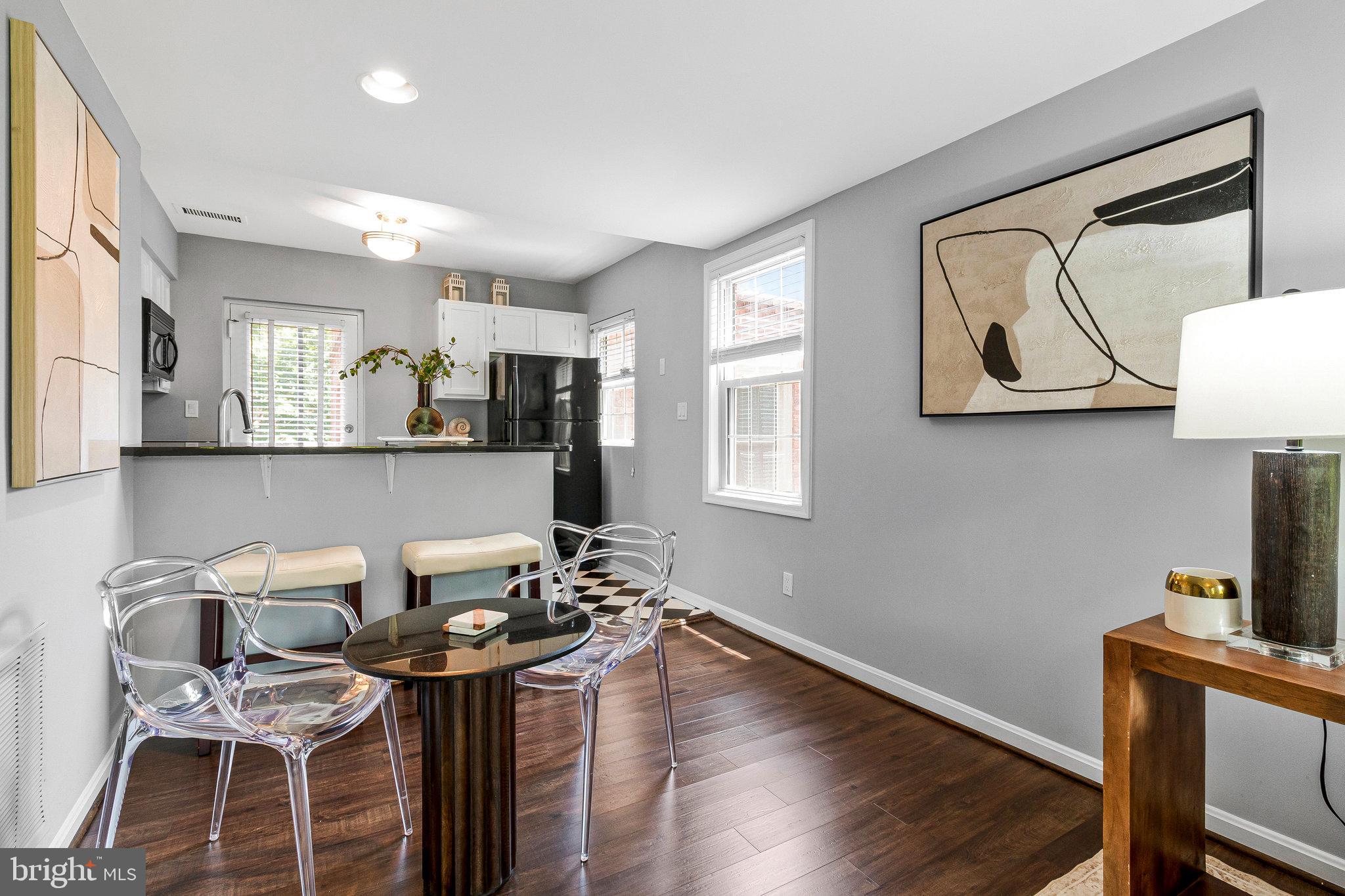 1307 E Abingdon Dr #4