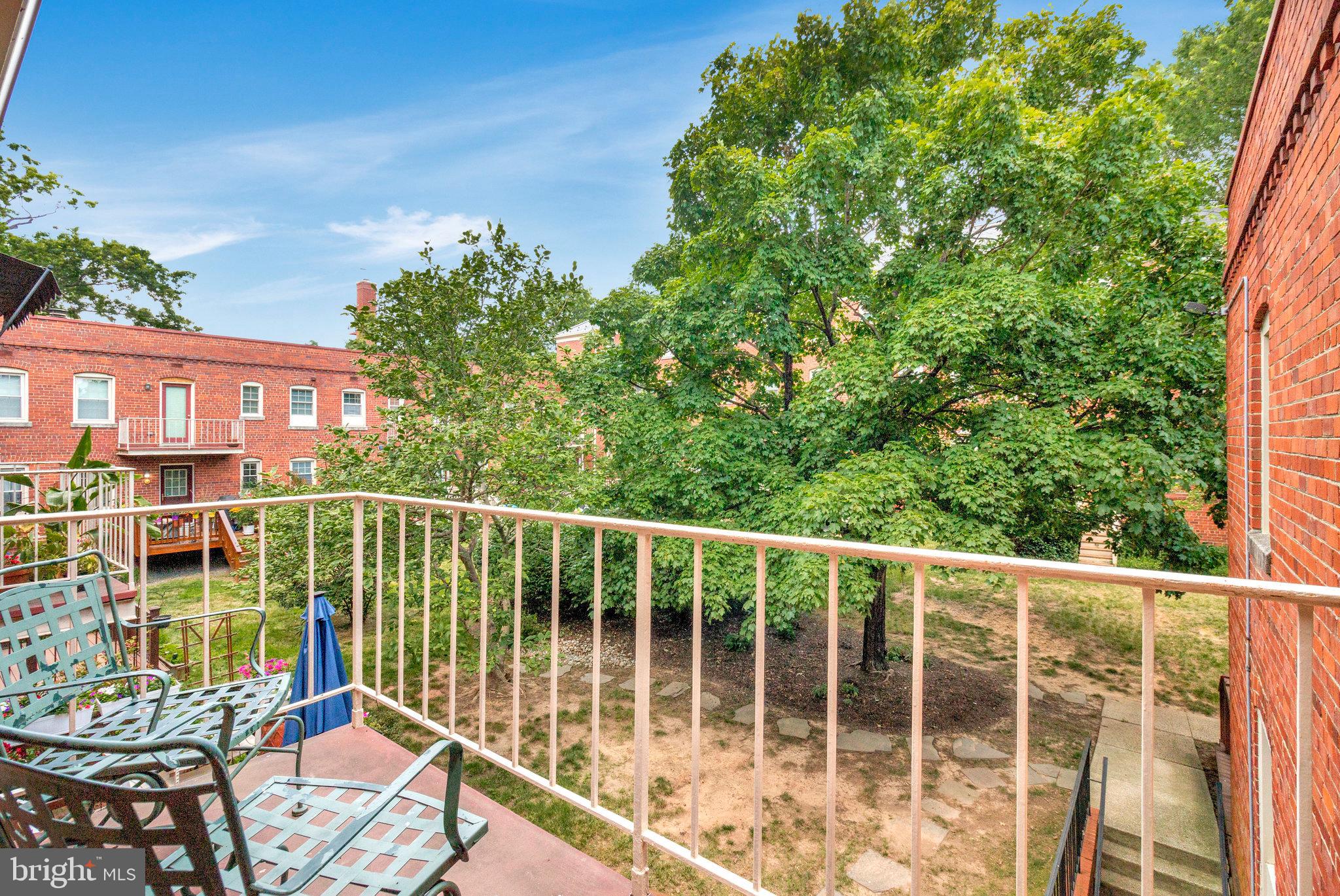 1307 E Abingdon Dr #4