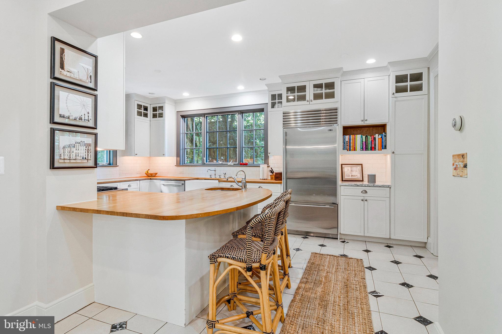 412 N View Ter