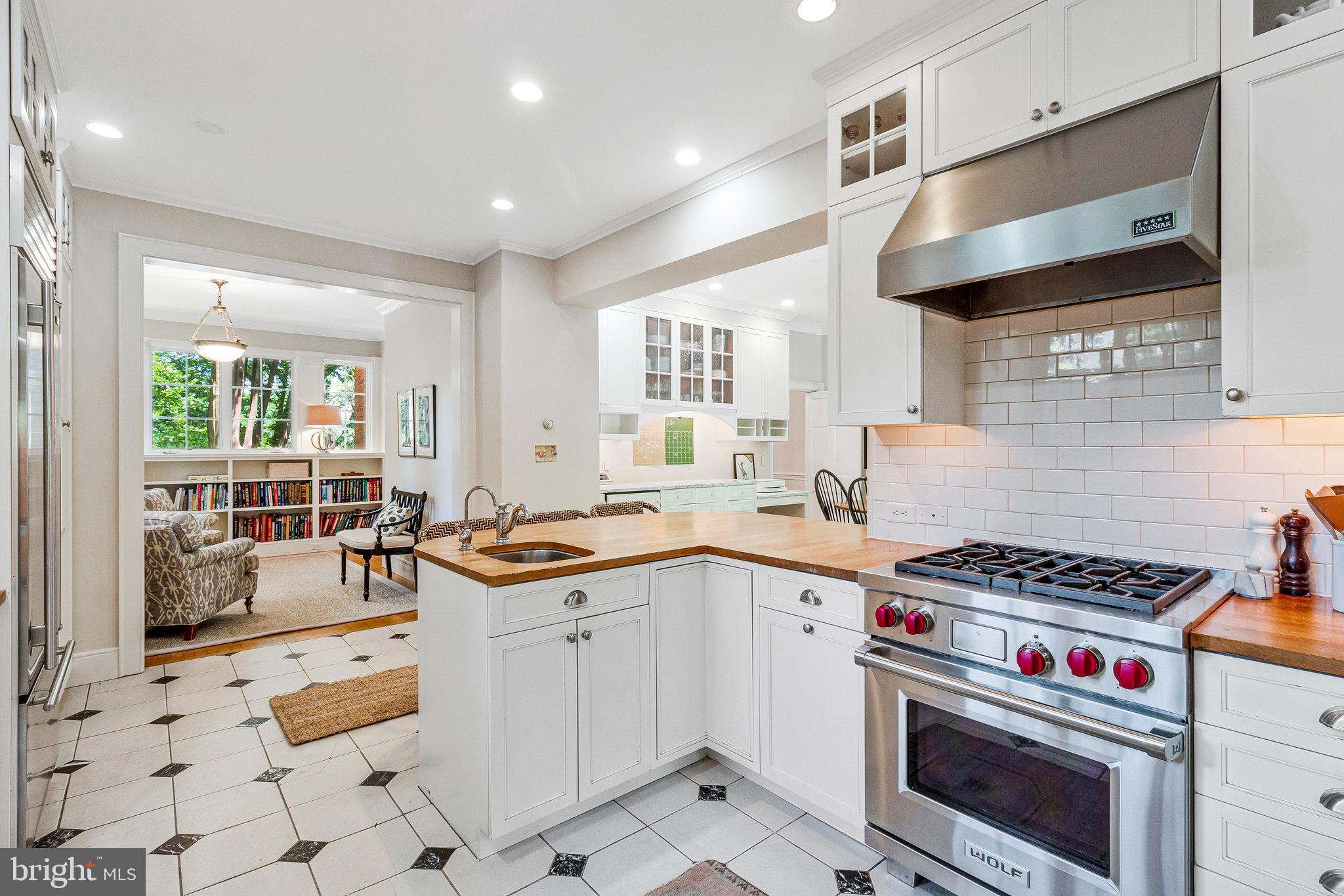 412 N View Ter