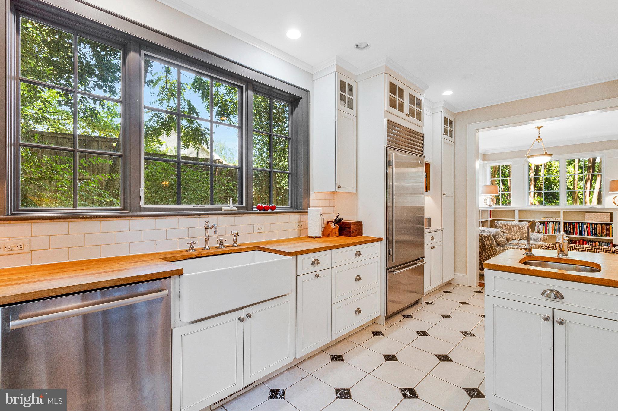 412 N View Ter