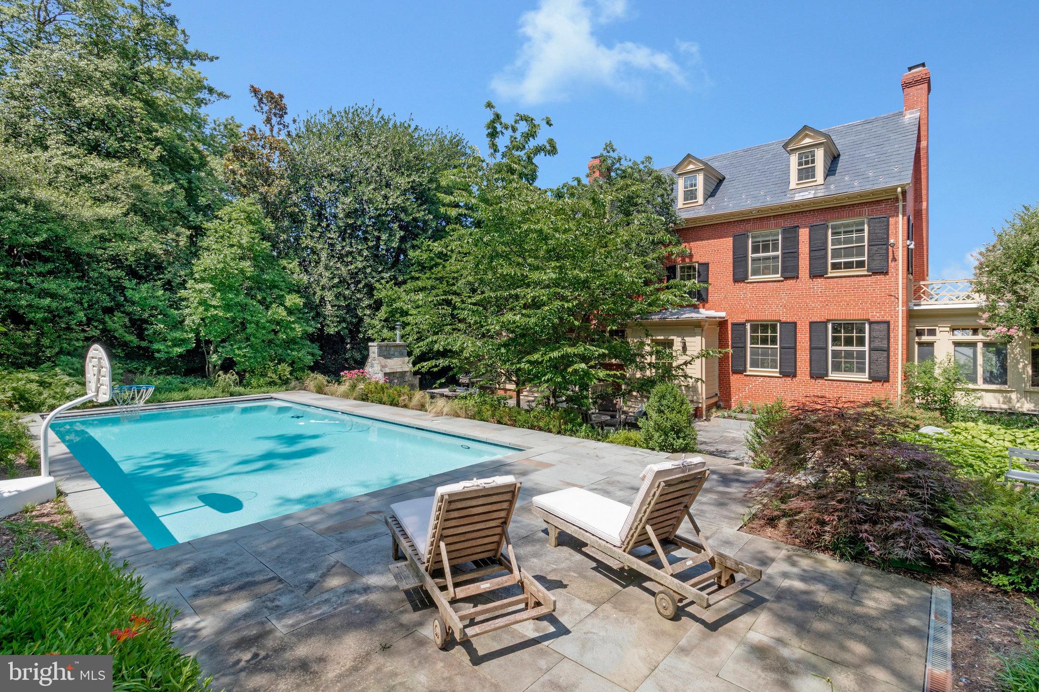412 N View Ter