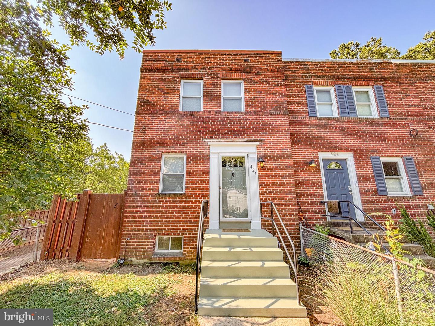 425 LAVERNE AVE
