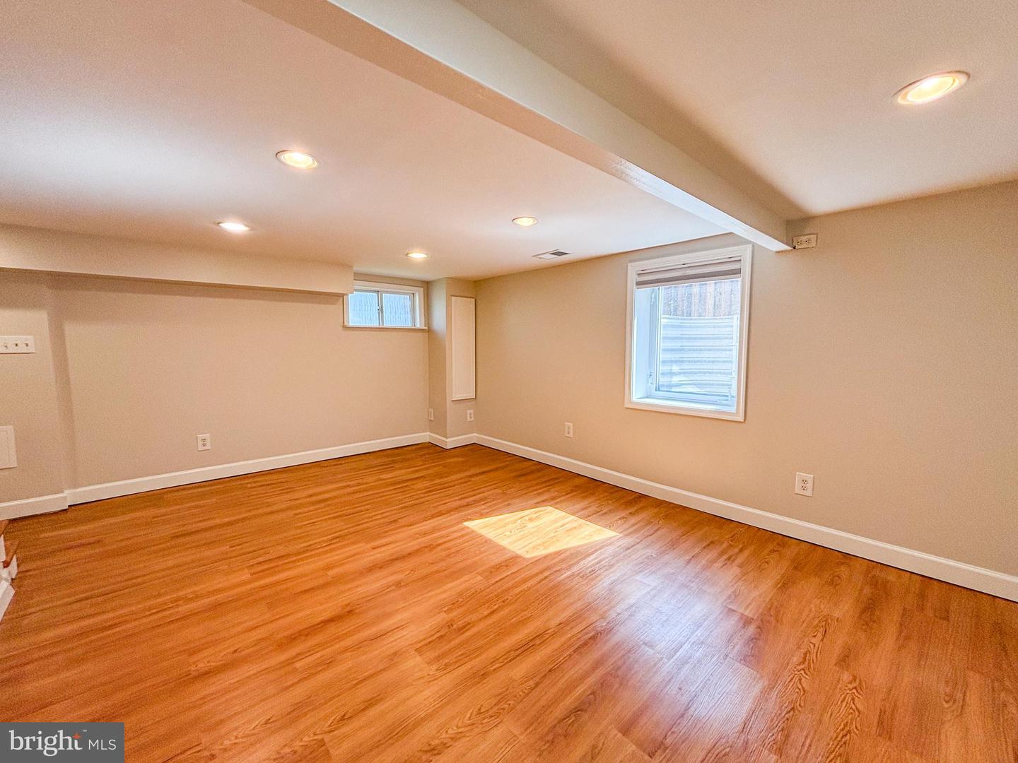 425 LAVERNE AVE