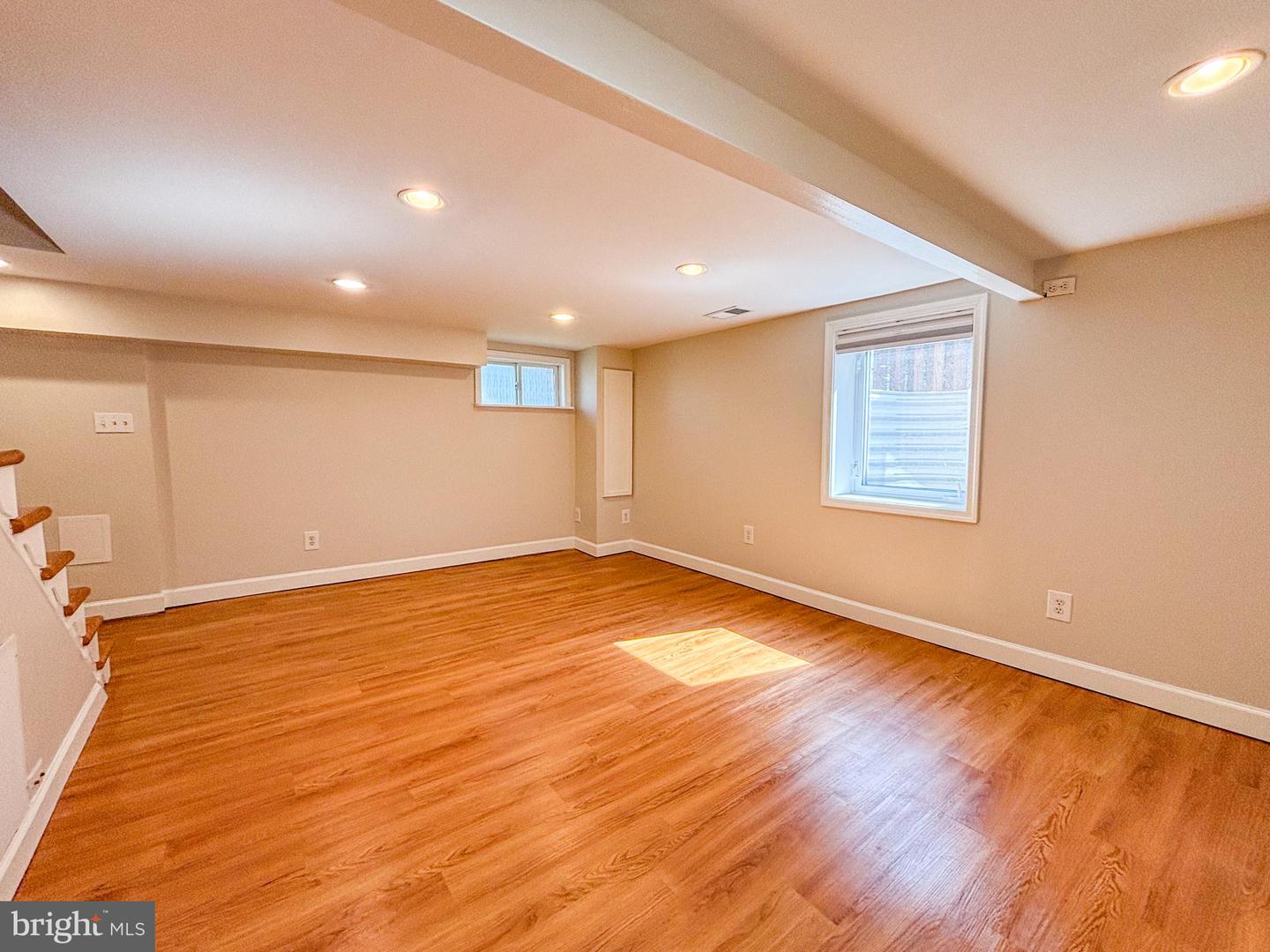425 LAVERNE AVE