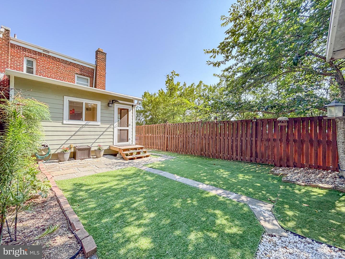 425 LAVERNE AVE