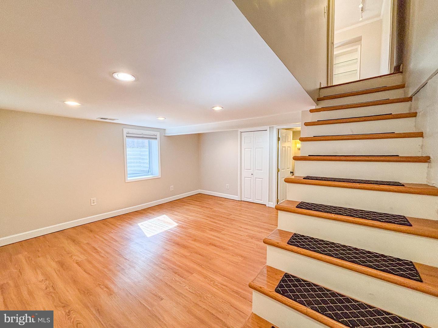 425 LAVERNE AVE