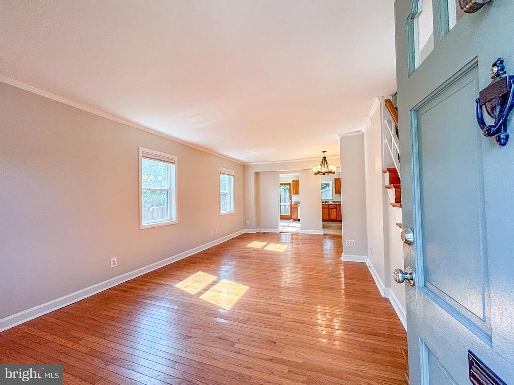 425 LAVERNE AVE