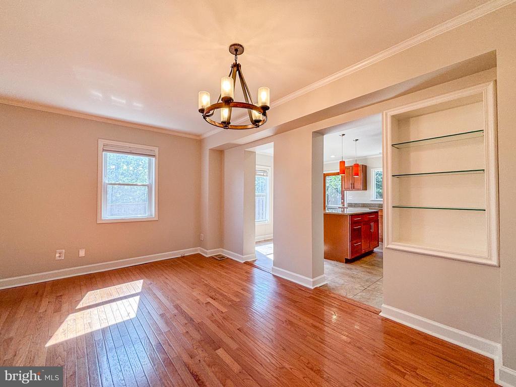 425 LAVERNE AVE