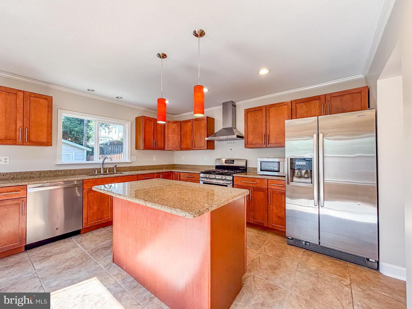 425 LAVERNE AVE