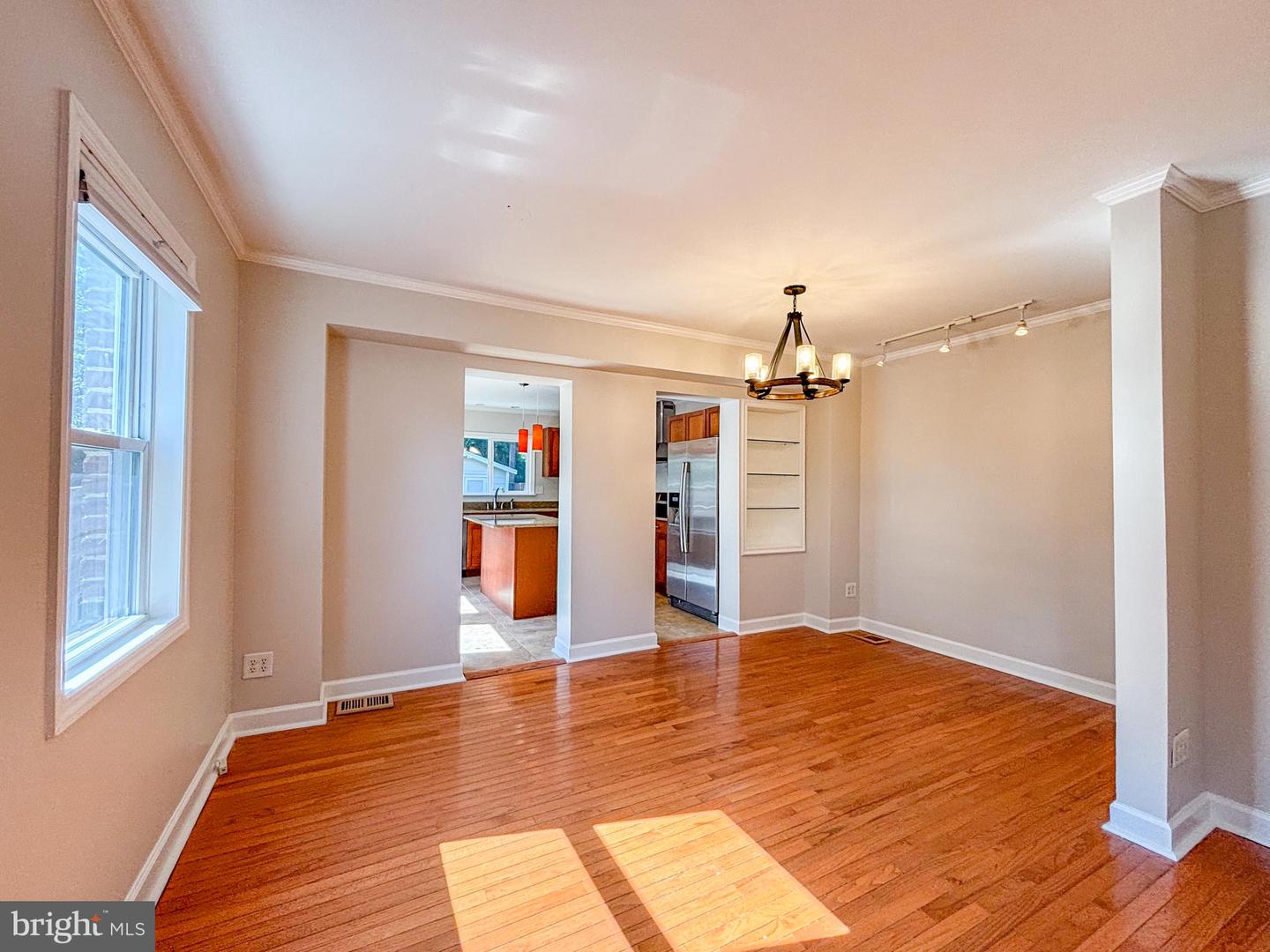 425 LAVERNE AVE
