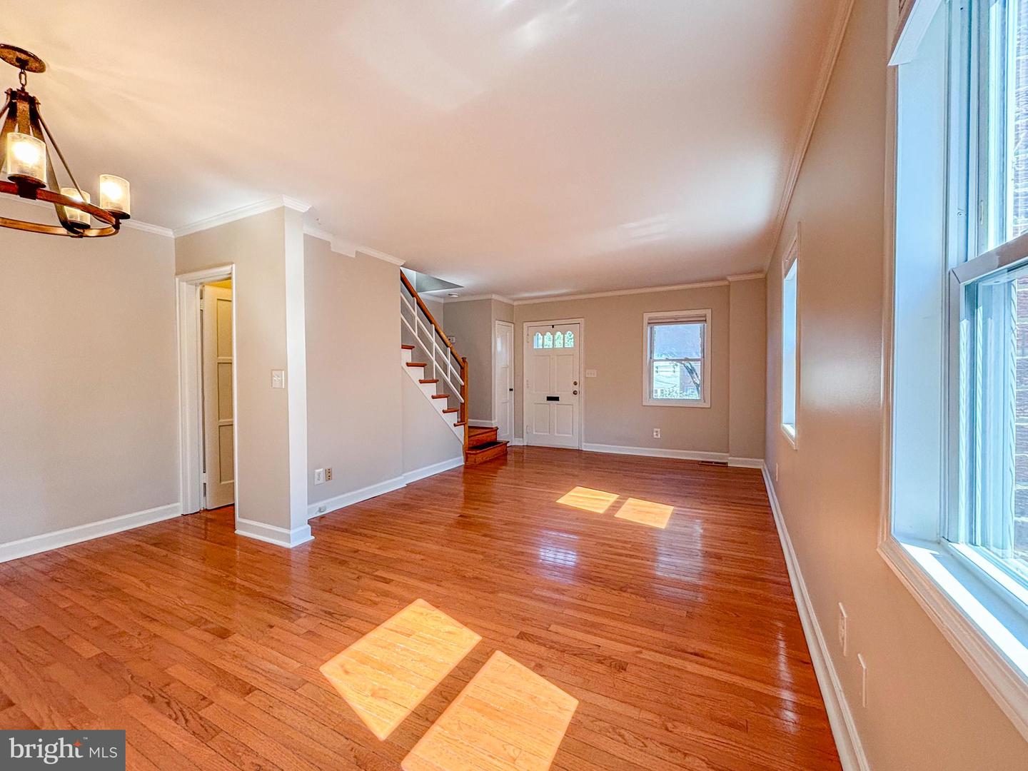 425 LAVERNE AVE