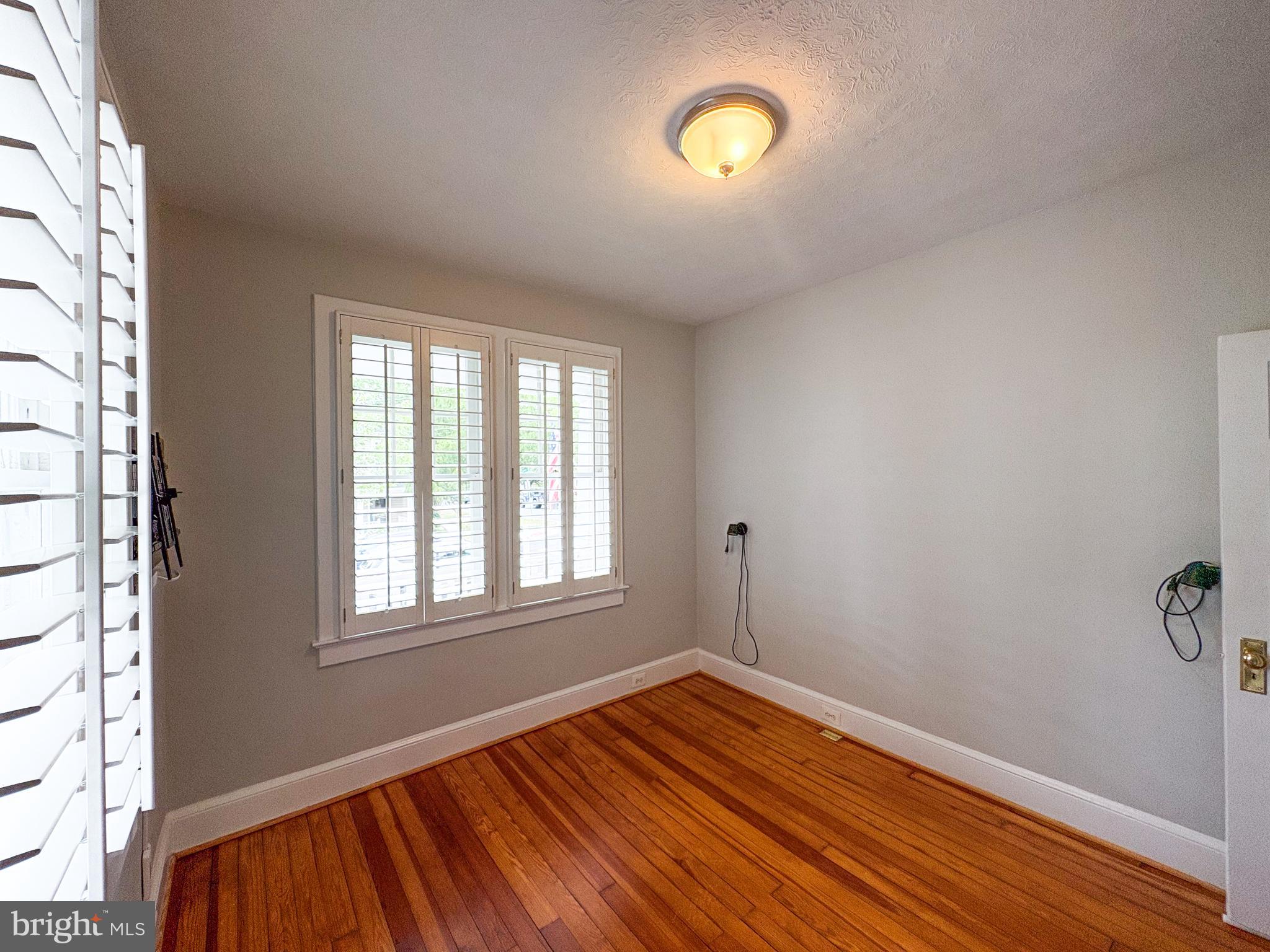 27 W WYATT AVE