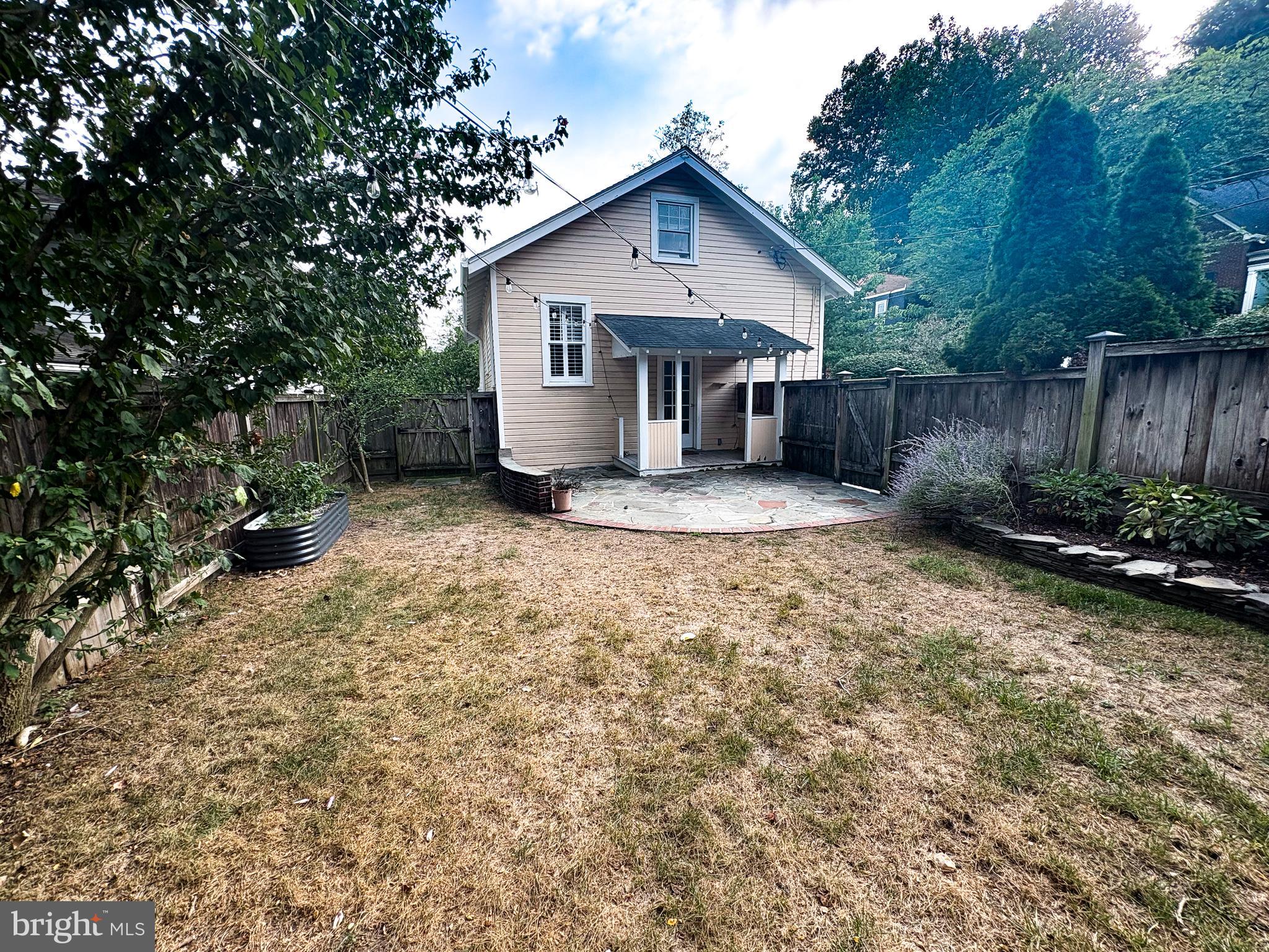 27 W WYATT AVE