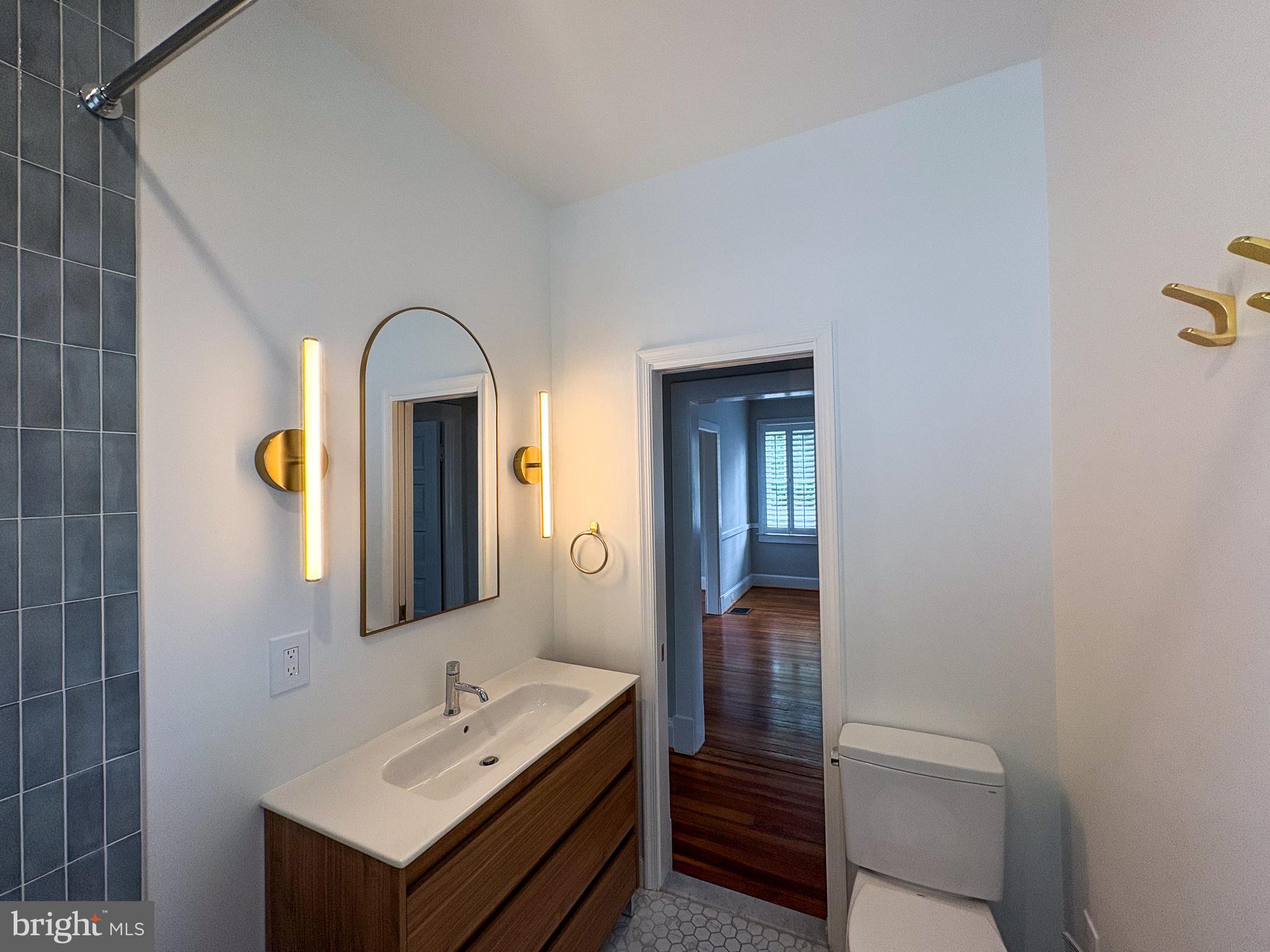 27 W WYATT AVE