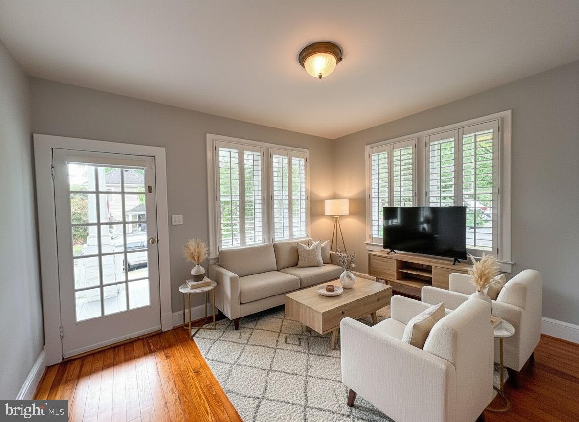 27 W WYATT AVE