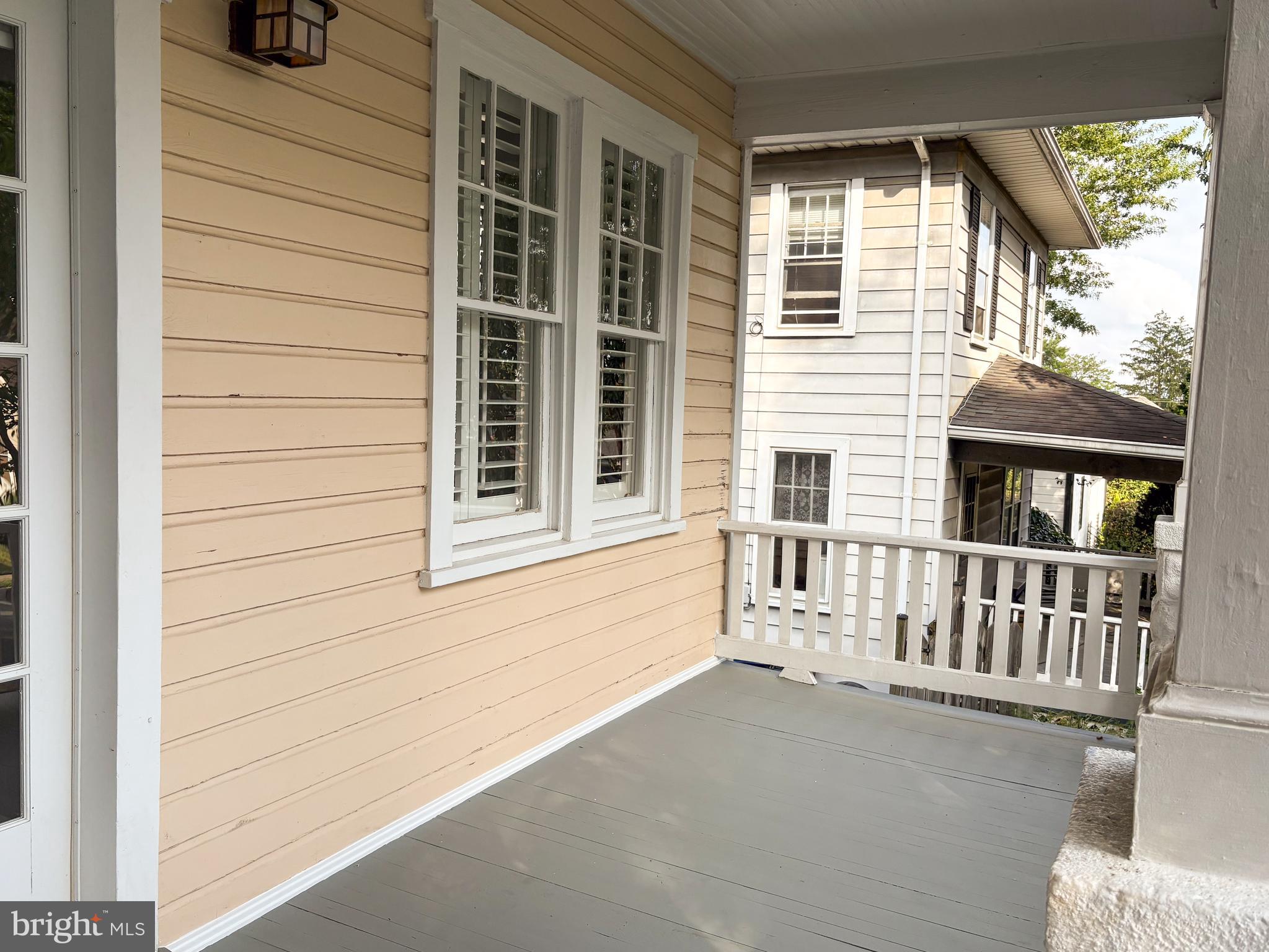 27 W WYATT AVE