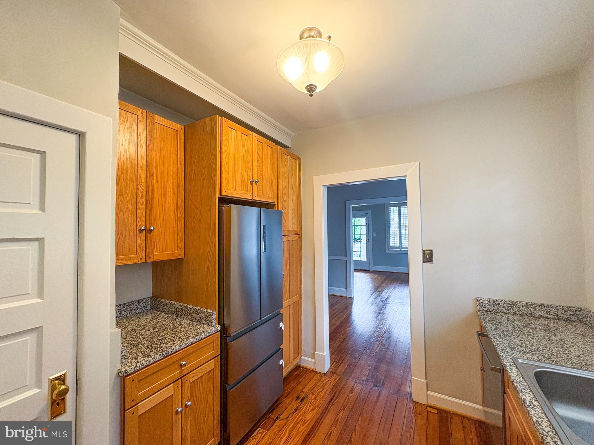27 W WYATT AVE