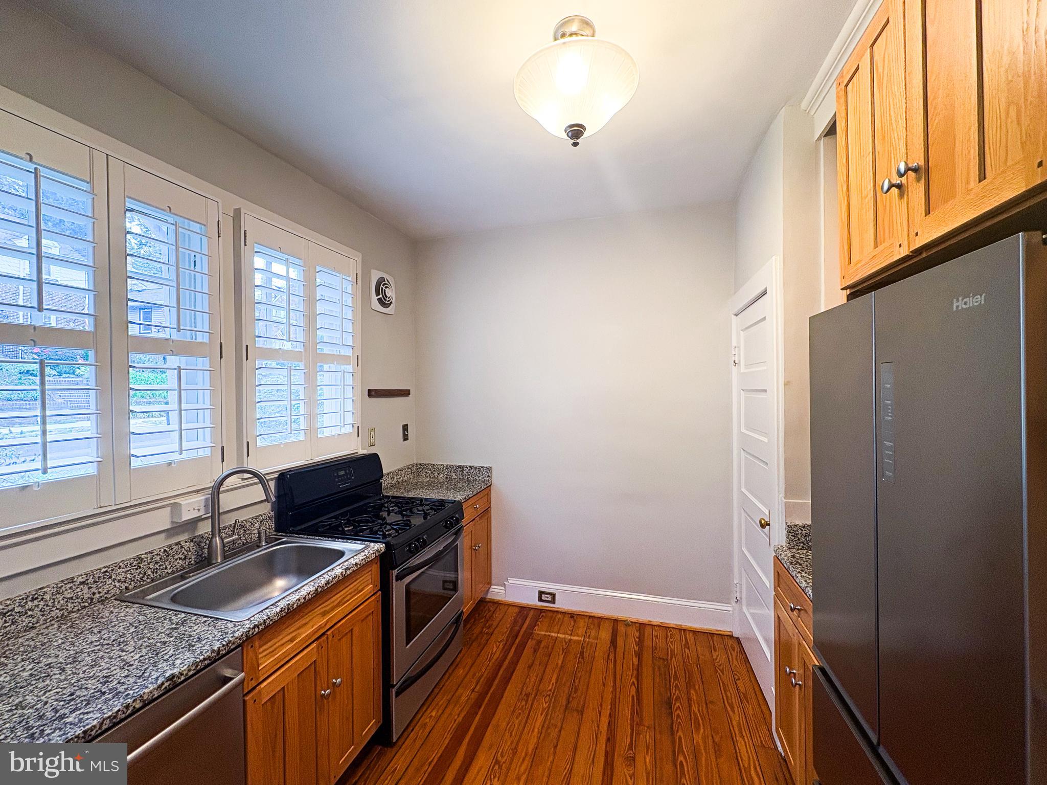 27 W WYATT AVE